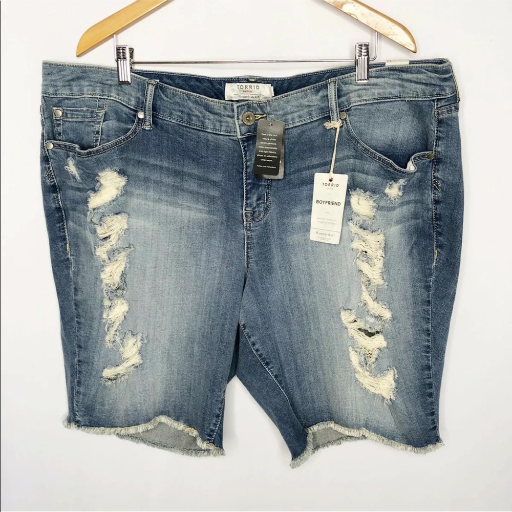 Torrid boyfriend shorts sz 22 relaxed Bermuda NWT